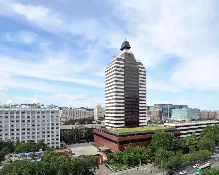 在新华社当外文记者你们最关心的问题还是先回答下老规矩新华社又双叒